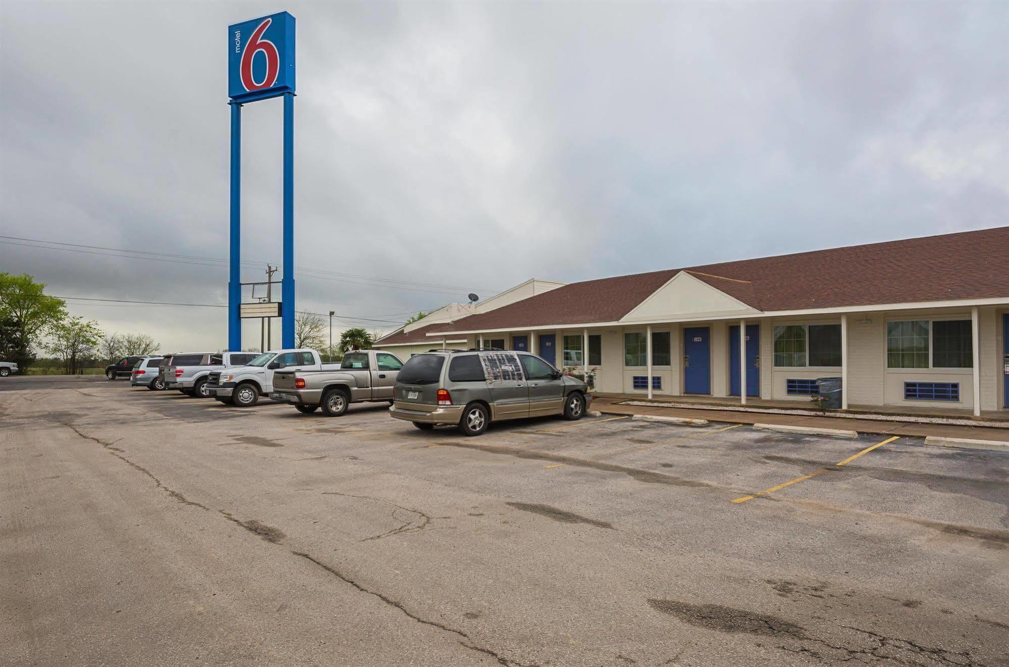 Motel 6-Madisonville, Tx Екстериор снимка