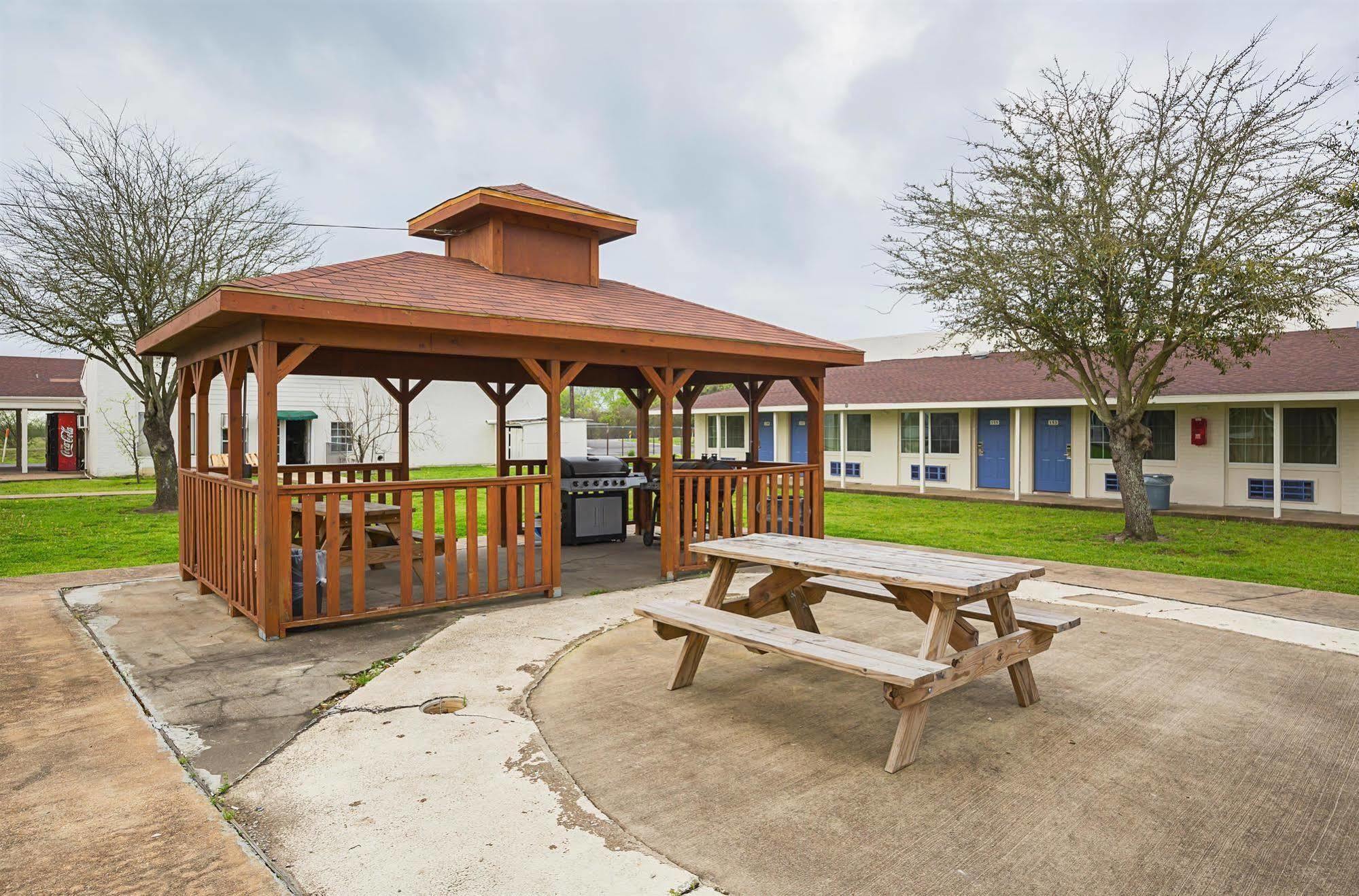 Motel 6-Madisonville, Tx Екстериор снимка