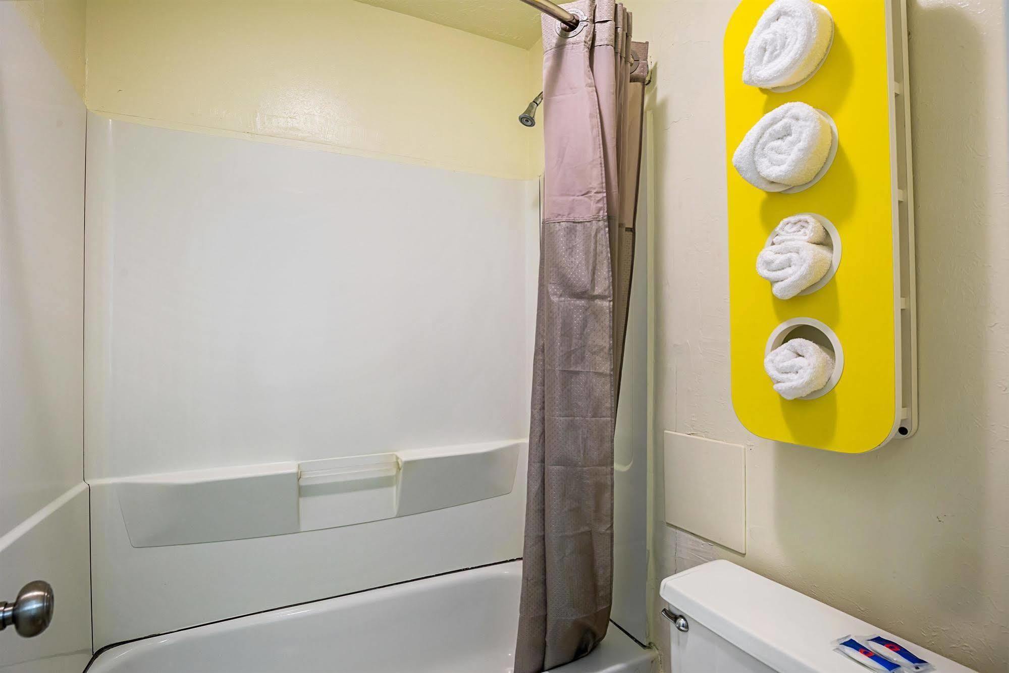 Motel 6-Madisonville, Tx Екстериор снимка