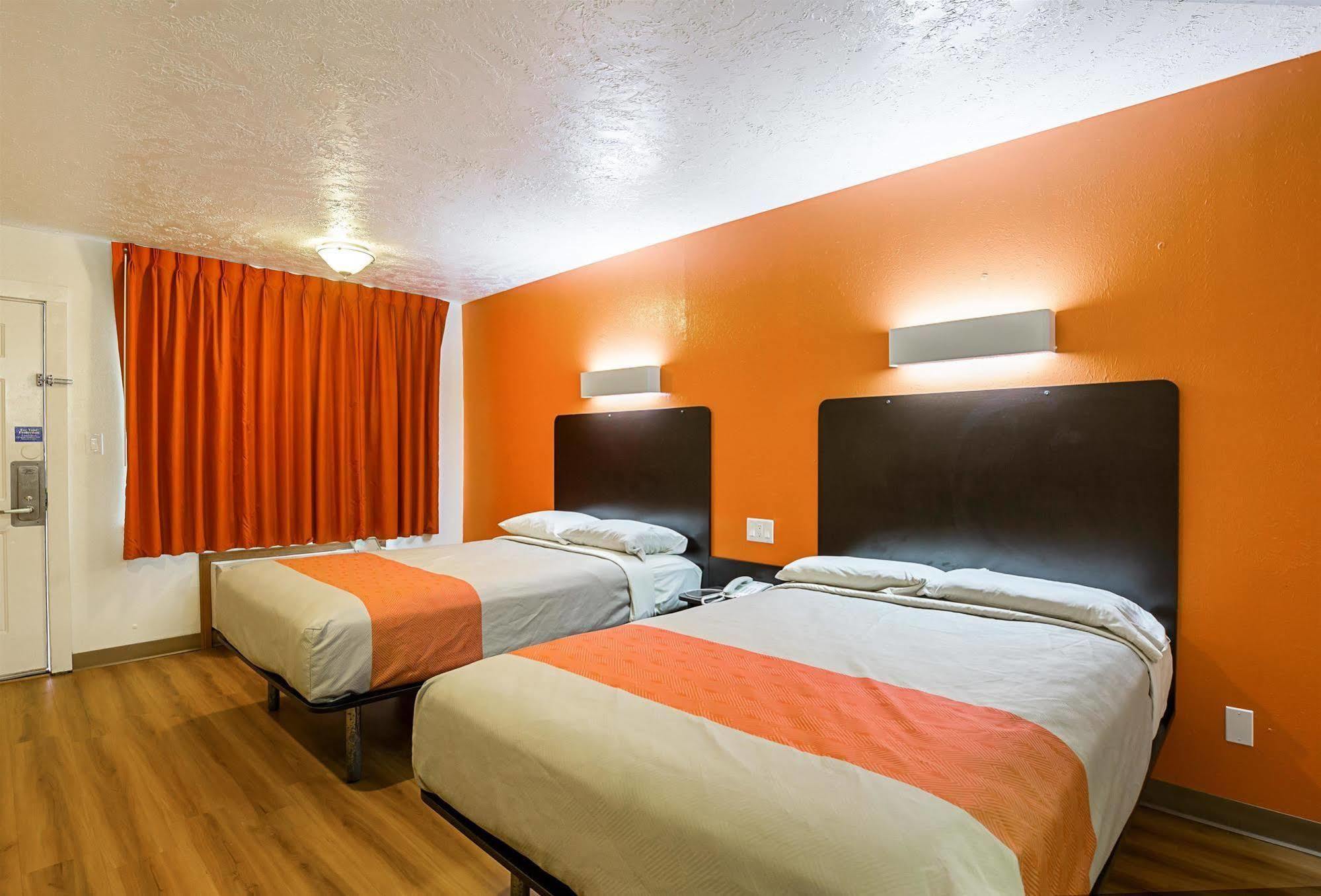 Motel 6-Madisonville, Tx Екстериор снимка