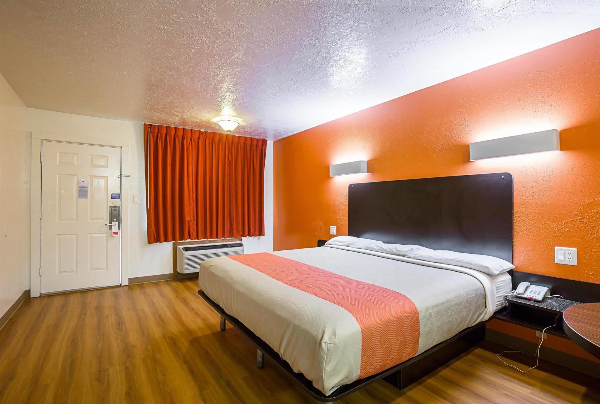 Motel 6-Madisonville, Tx Екстериор снимка